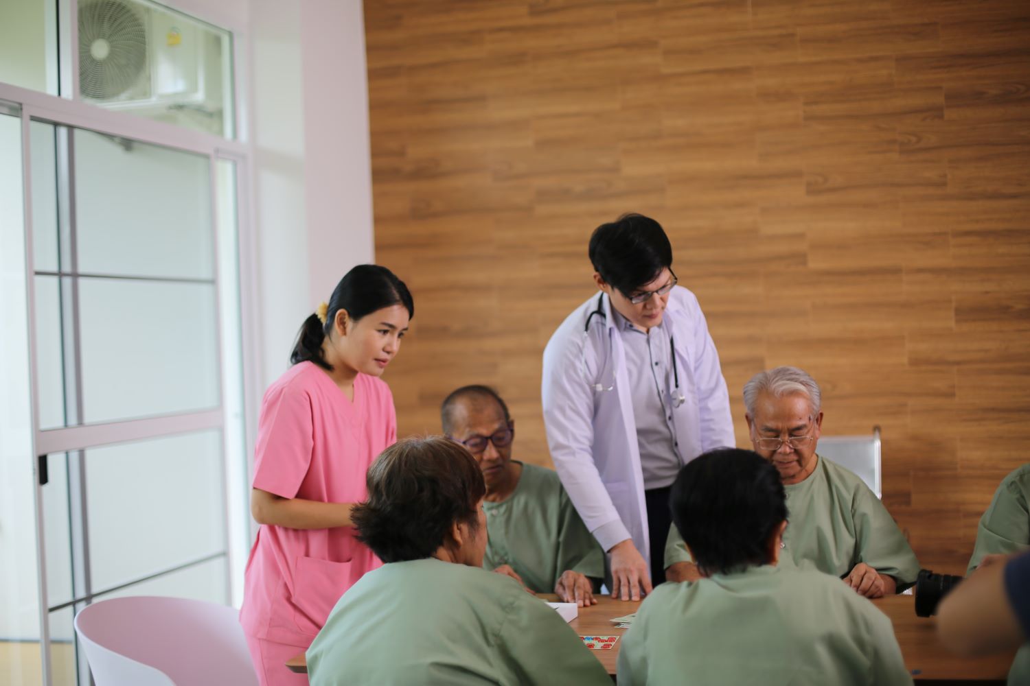 ศูนย์รับดูแลผู้สูงอายุระหว่างวัน Day care